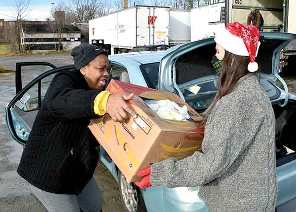 Gleaners offers food, toys in drive-thru holiday giveaway | News, Sports, Jobs - Vimarsana News